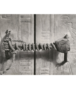 История одной фотографии. Нетронутая печать на двери гробницы Тутанхамона, к которой никто не прикасался больше 3000 лет