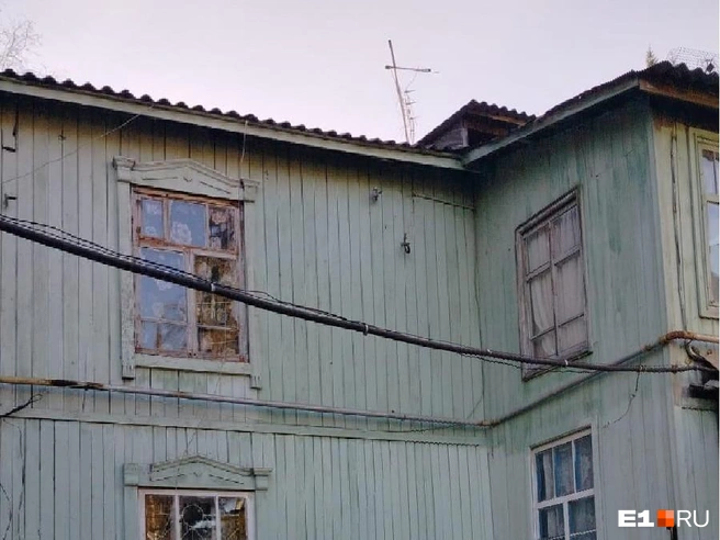 Здание и правда разваливается на глазах | Источник: читательница E1.RU