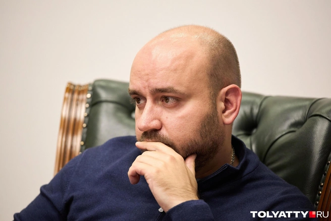 — У Федорищева активирован также дом, отвечающий за эзотерику. Не исключаю, что он серьезно относится к вопросам самопознания, астрологии, нумерологии, — рассуждает астролог. — Несмотря ни на какие проблемы, он должен оставаться в хорошем расположении духа, не обижаться на врагов. Потому что обида может повлечь много неприятностей. Вообще, Федорищев — очень сильный человек, способный с любыми противниками справиться. Главное — держать тело и душу в тонусе, работать над собой, своим имиджем, проявляться правильным образом. И всё будет хорошо. | Источник: Роман Данилкин / TOLYATTY.RU