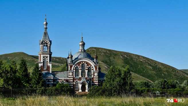 Первый лагерь я разбил под селом Андреевка Саракташского района. Оно известно в том числе своим великолепным храмом начала XX века и монастырем | Источник: Артем Краснов