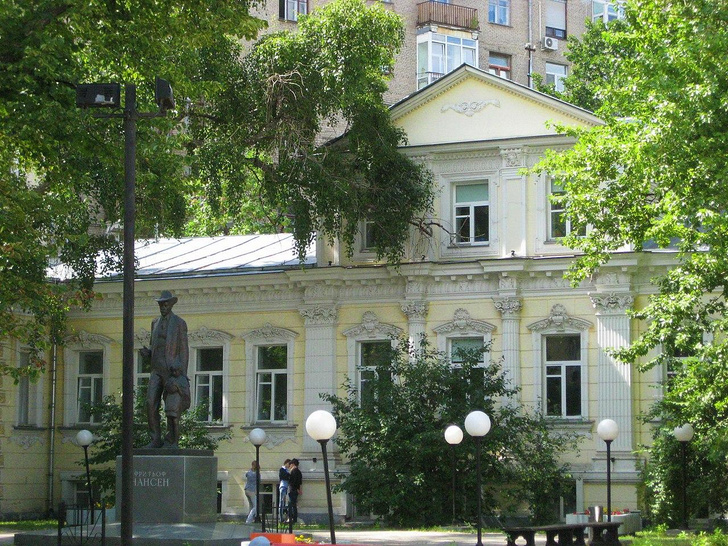 7 затерянных классических особняков Москвы