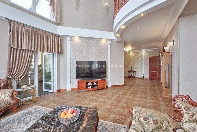 Эта же гостиная, только с другого ракурса | Источник: krasnoyarsk.cian.ru