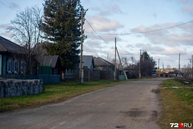Тихая улочка села Бухтал, в 70 километрах от Тюмени | Источник: Илья Чикотин / 72.RU