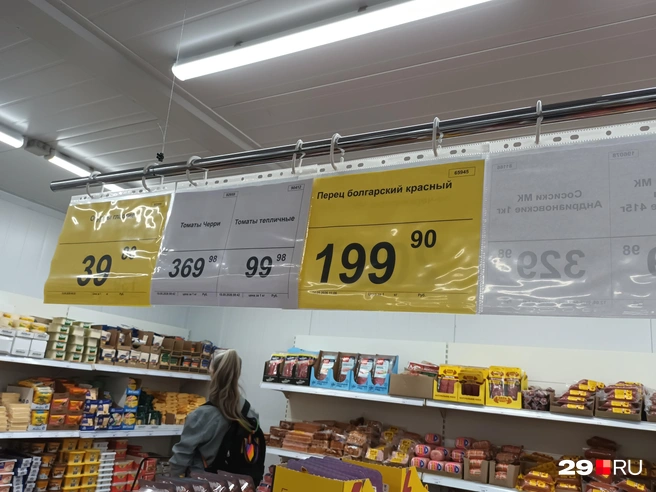 Огурцы по 39,80 рублей, томаты по 369,98 и 99,98, перец по 199,90 | Источник: Мария Вершинина / 29.RU