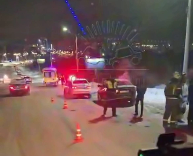 Мужчину увезли в больницу | Источник: «Мурманск ДТП ЧП» / T.me