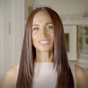 Совсем не герцогиня: первый выход «отверженной» Меган Маркл после коронации Карла III