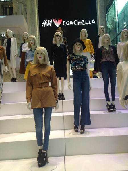 Фото №1 - Манекены H&M выглядят точь-в-точь как Тейлор Свифт