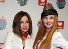 Это не сон при температуре 39: солистки «Тату» Катина и Волкова развлекаются с Уэстом и Рубчинским в Токио