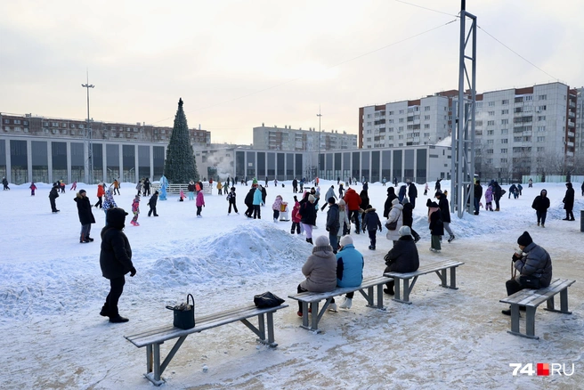 Каток на лыжной базе всегда полон отдыхающих, не только в каникулы | Источник: Наталья Лапцевич