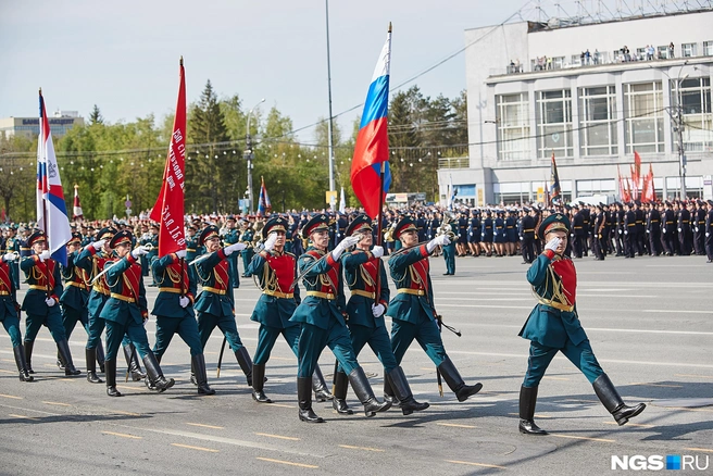 Военный парад войск Новосибирского гарнизона состоится в 10:00 | Источник: Александр Ощепков / NGS.RU