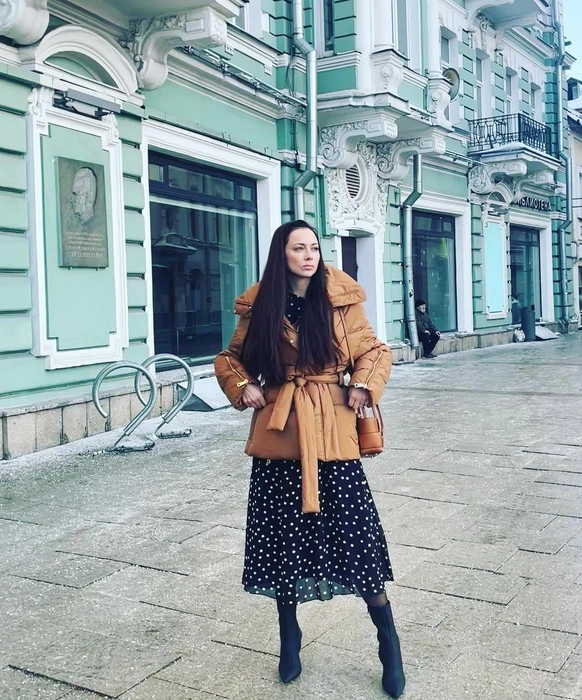 Анастасия с самого детства мечтала вырваться из родного города и уехать подальше от семьи | Источник: samburskaya / Instagram (экстремистская организация, деятельность запрещена на территории РФ)