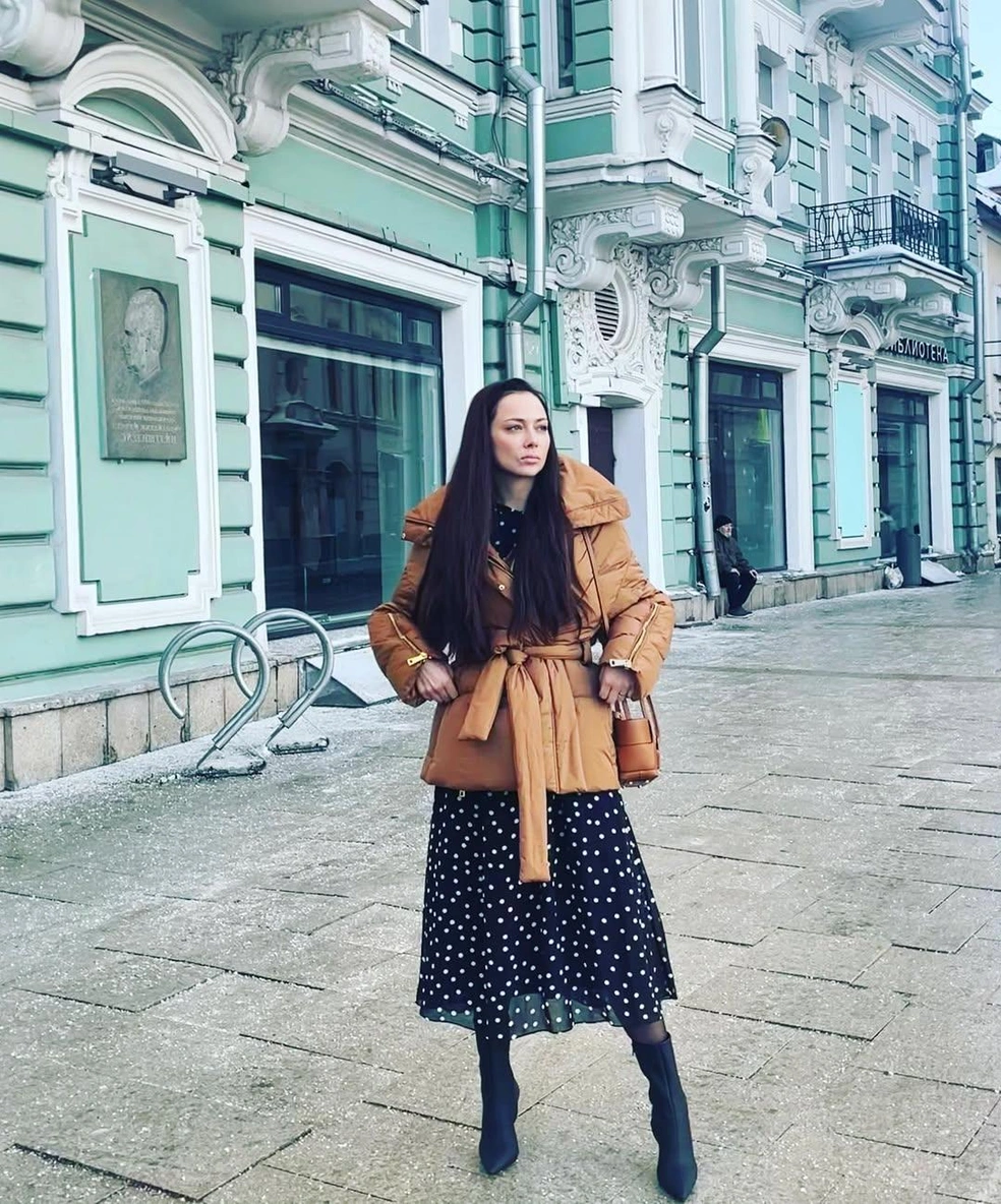 Анастасия с самого детства мечтала вырваться из родного города и уехать подальше от семьи | Источник: samburskaya / Instagram (экстремистская организация, деятельность запрещена на территории РФ)