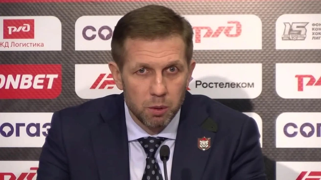 Юрий Бабенко в прошлом сезоне работал в СКА | Источник: пресс-конференция после матча «Локомотив»&nbsp;— «Ак Барс», 21 декабря 2022 года, ХК «Локомотив» / YouTube