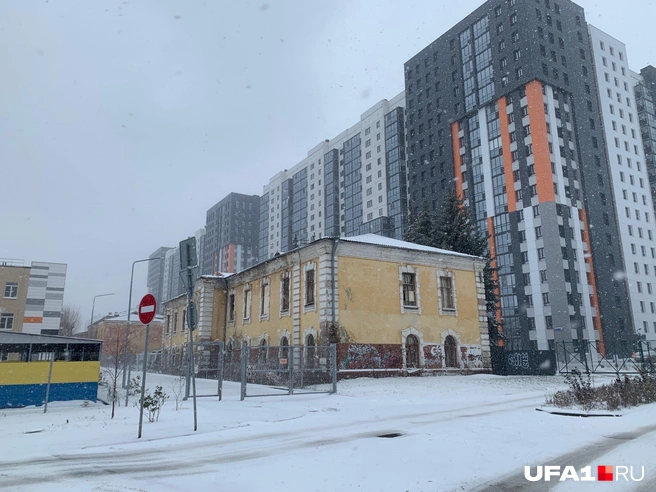 С музыкой снимок не связан, но интересно, что огромных домов в Челябинске не так много, как в Уфе | Источник: Андрей Бирюков / UFA1.RU