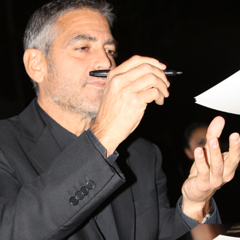 Джордж Клуни призвал помочь гаитянам