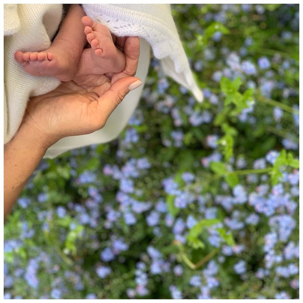 Меган Маркл опубликовала новое фото новорожденного сына