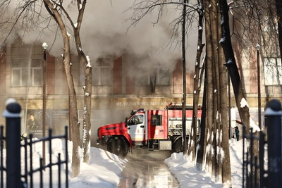 Четырёхчасовой пожар в новосибирском колледже ликвидирован