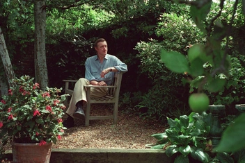 «Вы умрете с заболеванием, но не от него»: публикуем главу из последнего романа Джулиана Барнса