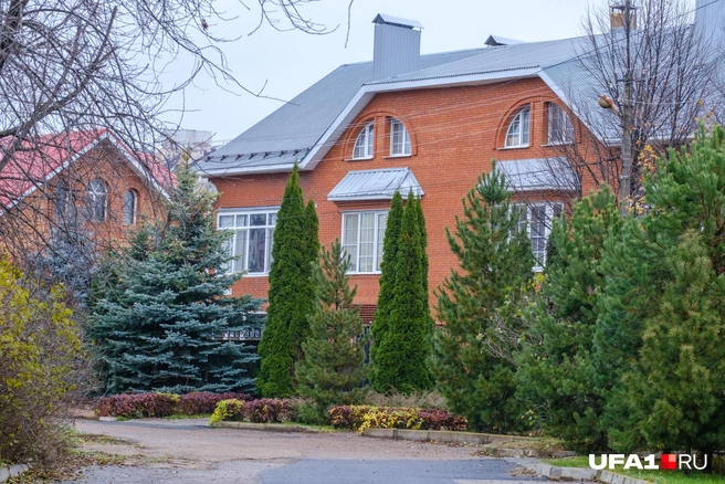 Огромный дом | Источник: Булат Салихов / UFA1.RU