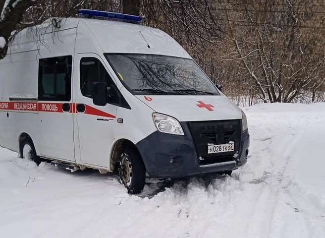В Рязани машины скорой помощи массово застревают из-за нечищеных дорог | ya62.ru