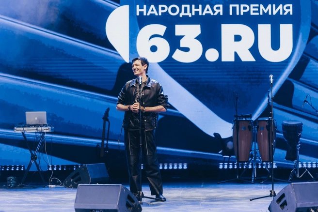 Экстрасенс Александр Шепс родился и вырос в Самаре, а по приглашению «Шкулев Холдинг» вернулся сюда, чтобы наградить бизнес в городе на Волге | Источник: «Шкулев Холдинг»
