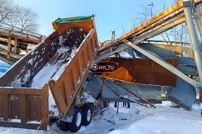 Dump Truck Topples Pipes Onto Bus Near Nizhny Novgorod Airport