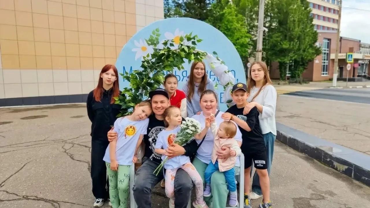 Путин наградил многодетную семью из Мончегорска медалью ордена «Родительская слава»