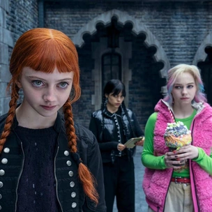 Рыжая героиня второго сезона «Уэнсдэй»: вся правда о персонаже Агнес ДеМилл и актрисе, которая ее играет