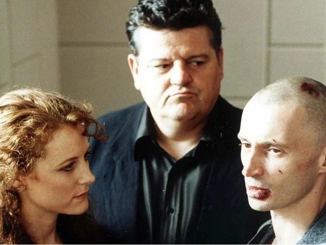 Этот проект стал культовым  | Источник: кадр из сериала «Метод Крекера» (18+), реж. Тим Файвелл, Энди Уилсон, ITV