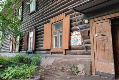 В столетнем доме на Обской начались проверки