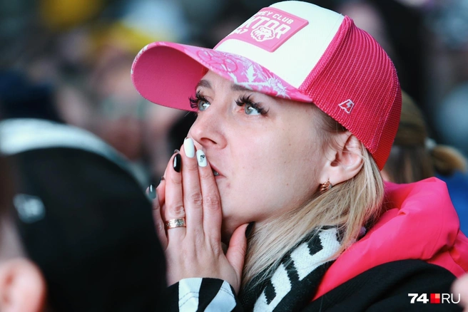 Это лицо всех собравшихся на Кировке, когда у «Трактора» очередное удаление | Источник: Наталья Лапцевич