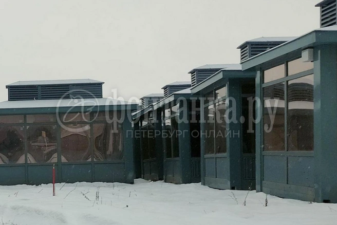 Власти Петербурга объявили первые конкурсы на предоставление торговых мест в киосках с печатной продукцией, изготовленных ФСИН, которые бизнес ждал с 2022 года. | Источник: FONTANKA.RU