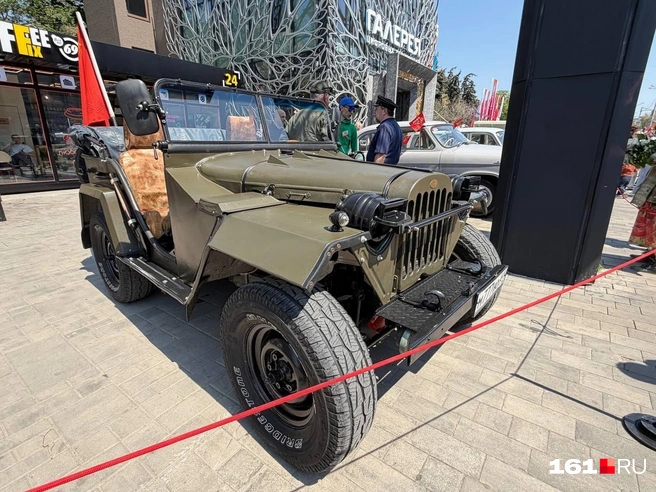 Военный внедорожник, судя по всему, это ГАЗ-67 или ГАЗ-67Б | Источник: Евгений Вдовин / 161.RU