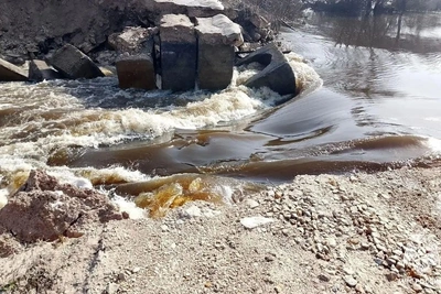 В Касимовском округе вода размыла дорогу, движение нарушено
