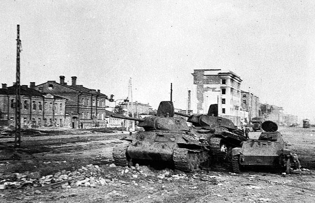 Советские танки на Чижовском плацдарме в годы войны | Источник: Тюкалинская центральная районная библиотека имени Л. Иванова / tukalinsklib.ru