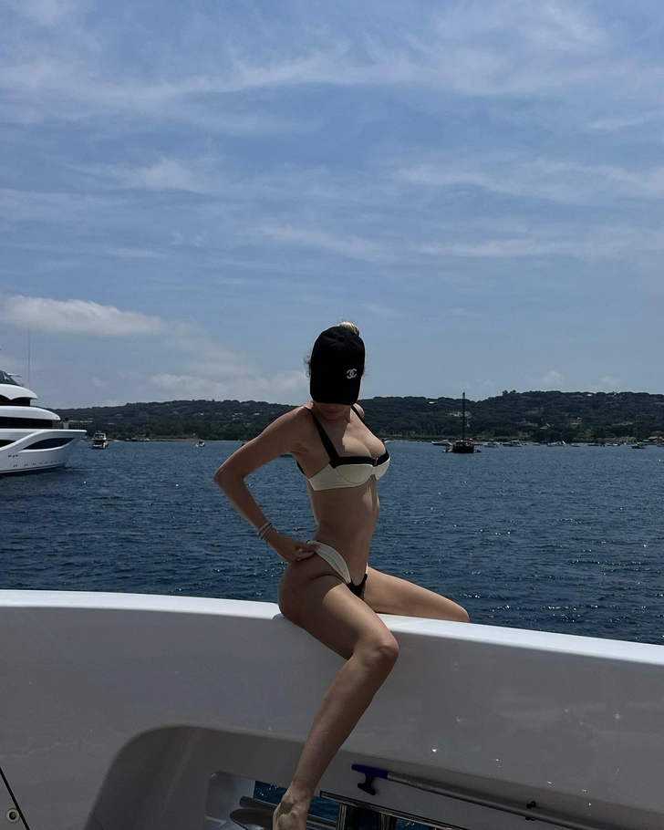 Балапандар Петербург жезөкшелері Цуккиниді есегін итеріп тұрған әйел сияқты секс