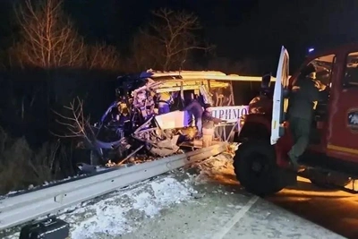 Three dead, three critical in tourist bus crash near Vladivostok