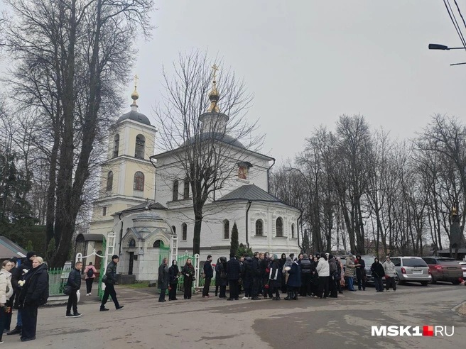 Попрощаться с Андреем пришло немало жителей Куркино | Источник: Михаил Мечев / MSK1.RU