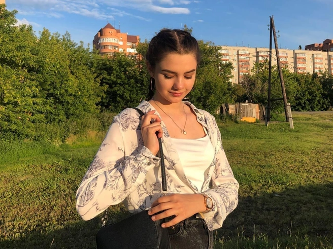 Девушка вспоминает, что в школе ее не травили из-за тиков, а лишь подшучивали | Источник: из личного архива Виктории Таболы