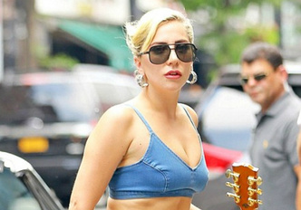 Lady Gaga в джинсовой паре J Brand, Нью-Йорк