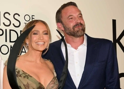 «Поцелуй женщины-паука»: Дженнифер Лопес и Бен Аффлек впервые после развода появились вместе на публике