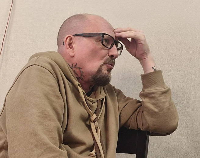 Андрей Жданов до сих пор с ужасом вспоминает момент, когда узнал, что его квартира ему не принадлежит | Источник: Илья Калинин / NGS.RU
