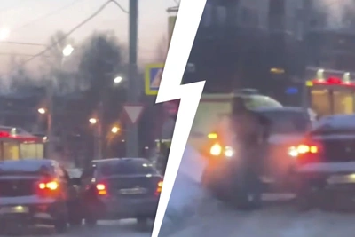 Crash Blocks Intersection in Yaroslavl