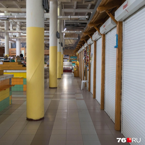 В этих павильонах продавались выпечка и сладости. Сейчас они все закрыты | Источник: Артем Бауман / 76.RU 