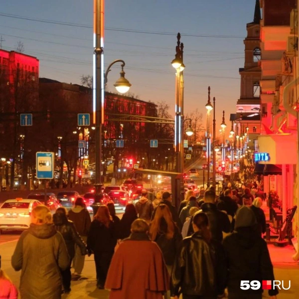 Толпы людей спешили к набережной | Источник: Тимофей Калмаков / 59.RU