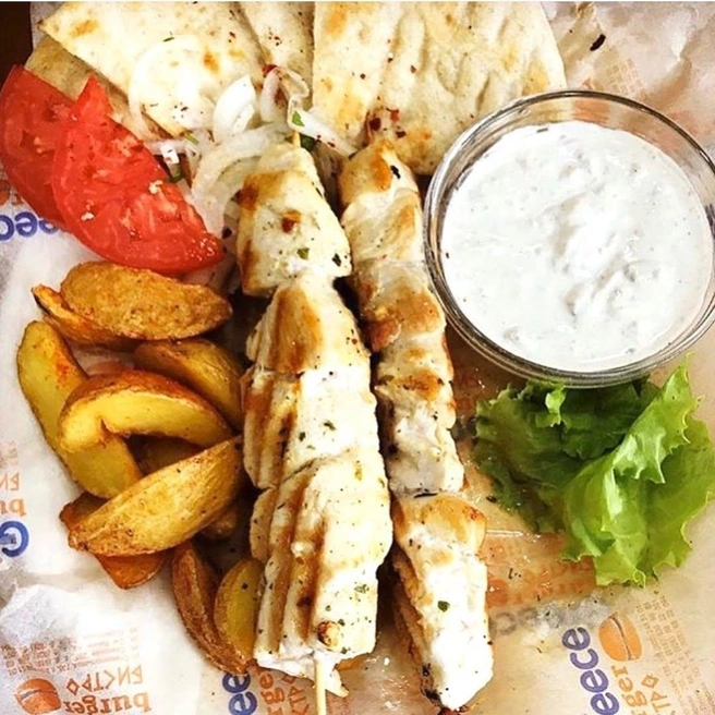 Если захотелось съесть необычный бургер | Источник: greece_burger_krasnodar / instagram.com (экстремистская организация, деятельность запрещена на территории РФ)