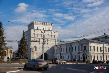 Очень приятное чувство, когда не нужно перепрыгивать лужи и можно спокойно гулять по сухому асфальту | Источник: Кирилл Поверинов / 76.RU