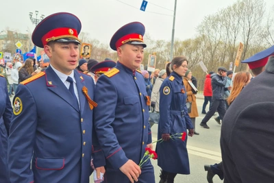 Сотрудники СК и кадеты на Параде Победы в Южно-Сахалинске