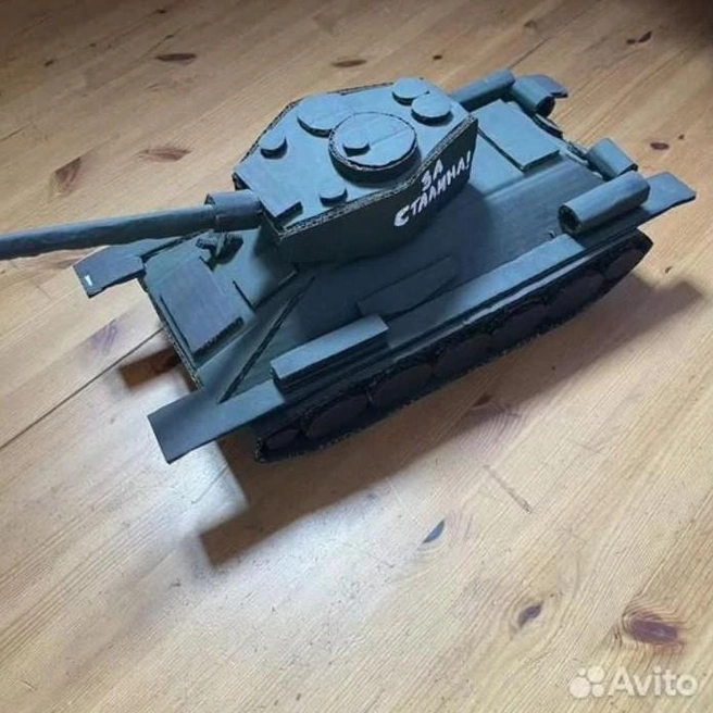 Из картона получился танк | Источник: Avito.ru