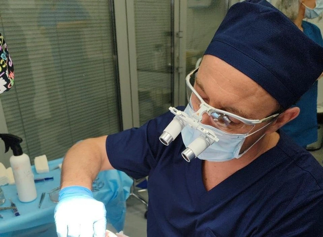 Пересадка волос проходит в амбулаторном режиме | Источник: «Сова»